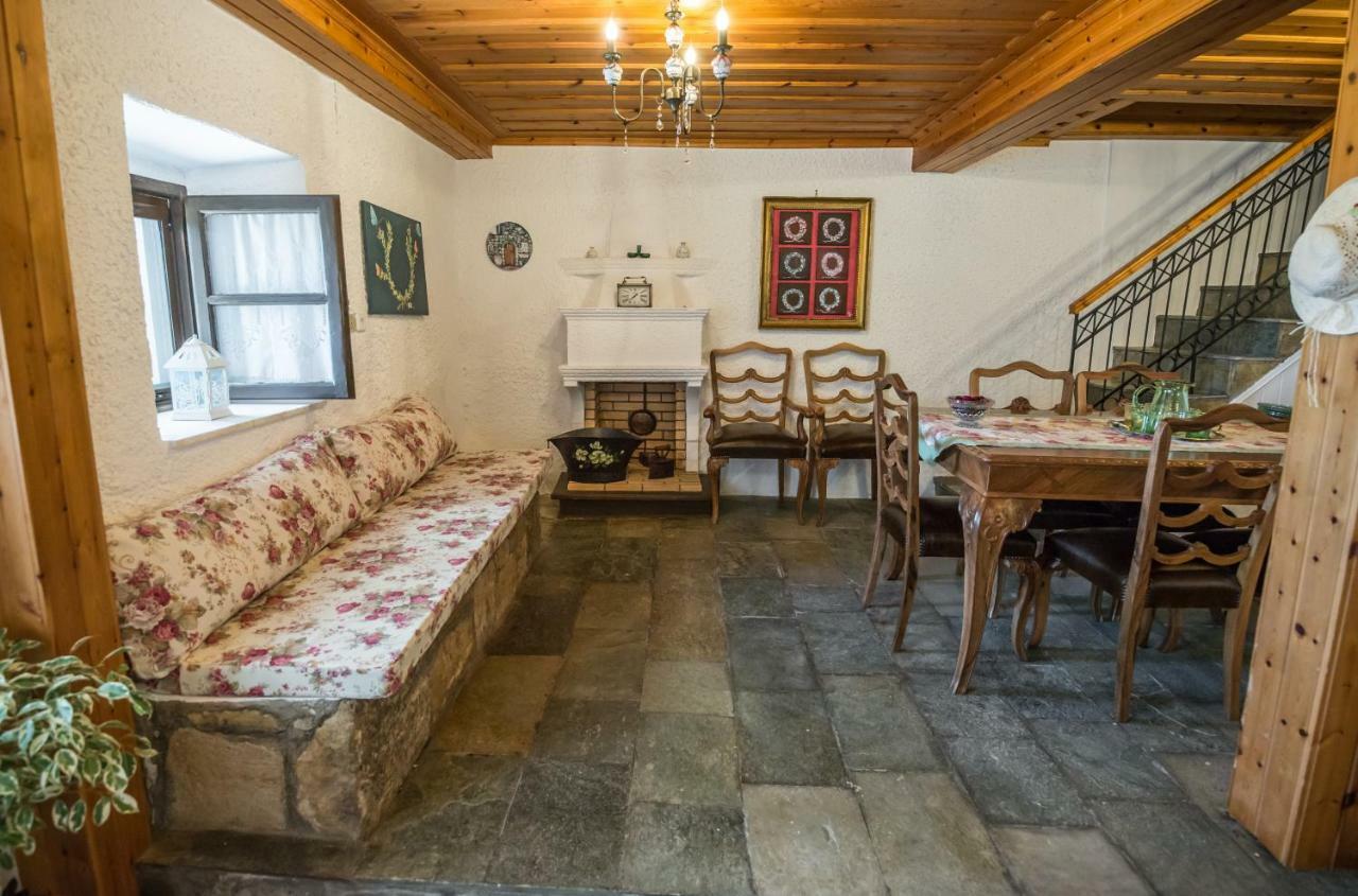 Villa Livas Kavallos  ภายนอก รูปภาพ