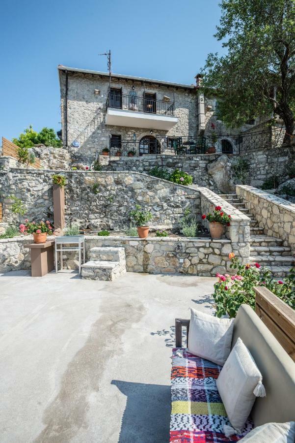 Villa Livas Kavallos  ภายนอก รูปภาพ