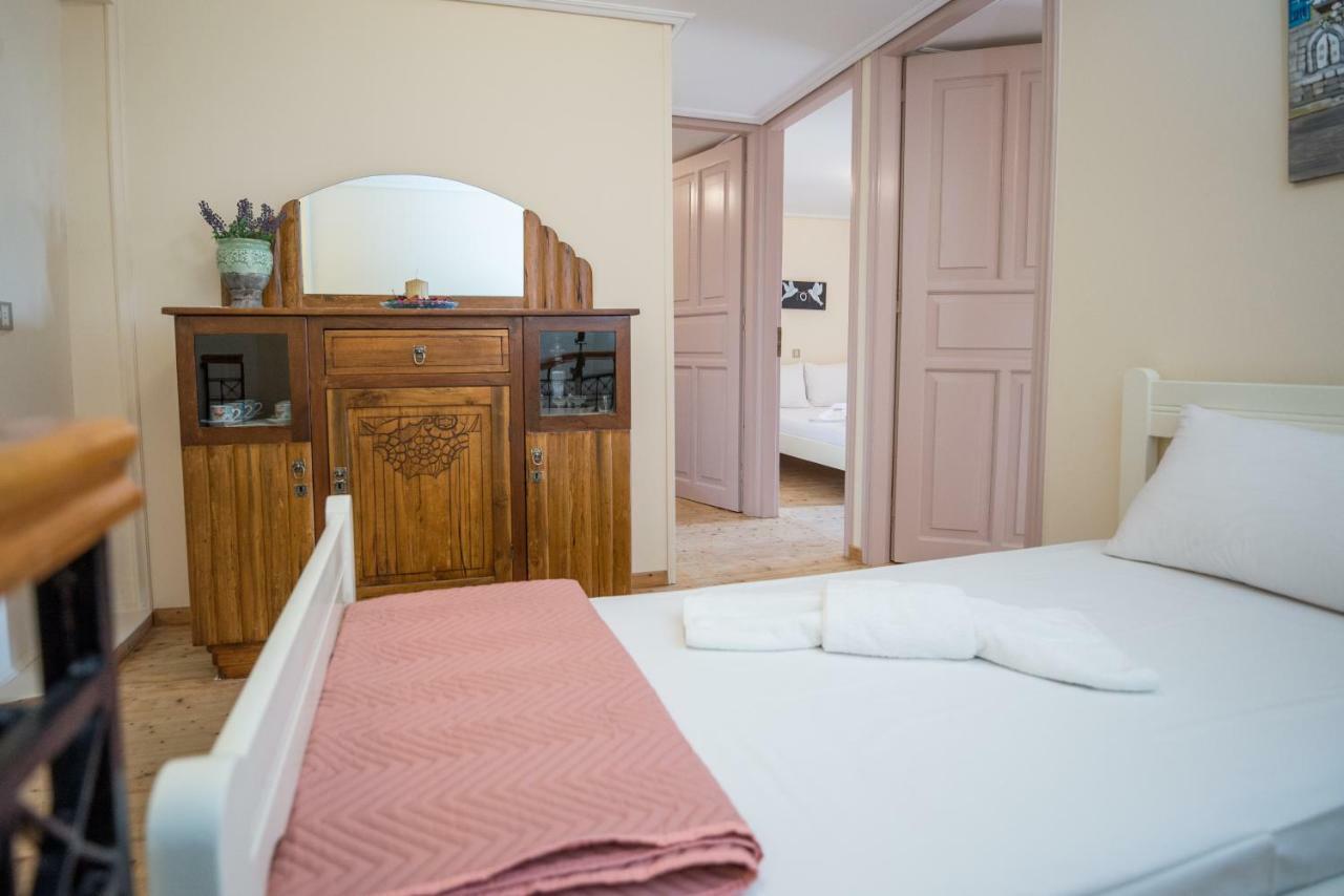 Villa Livas Kavallos  ภายนอก รูปภาพ
